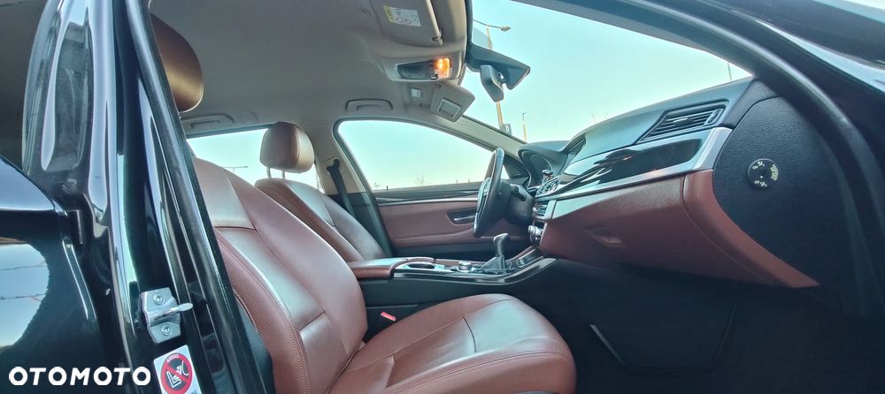 BMW Seria 5 525d Luxury Line - 36