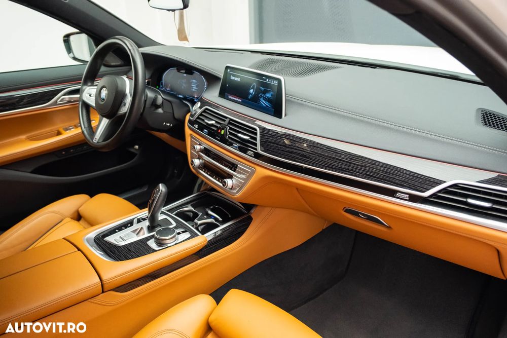 BMW Seria 7 730d xDrive MHEV - 28