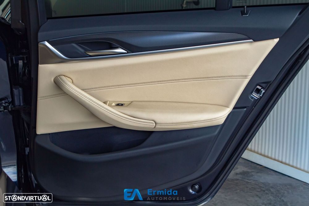 BMW 530 e Pack Desportivo M - 38