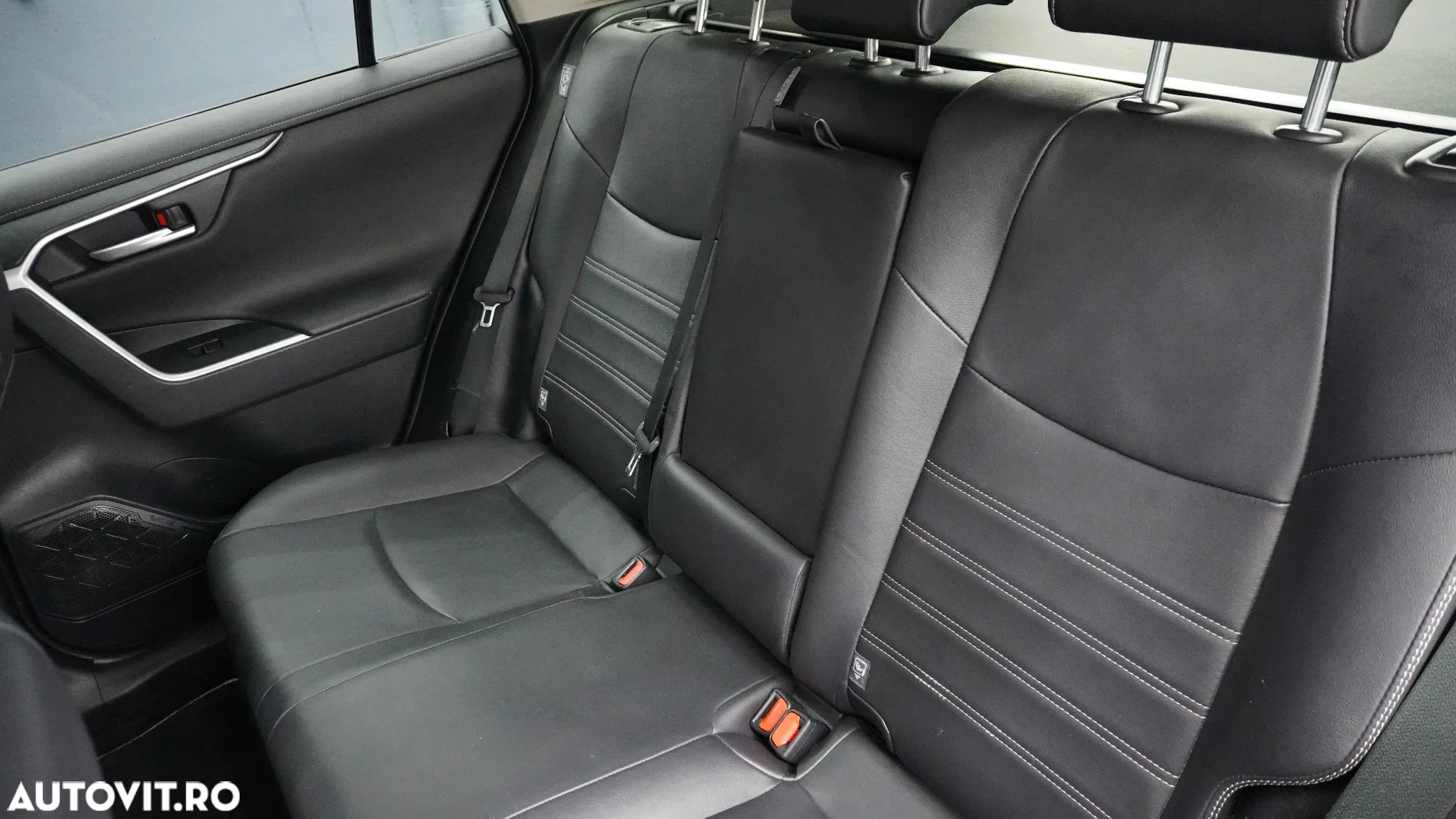 Toyota RAV4 2.5 4x4 Hybrid Lounge - 4