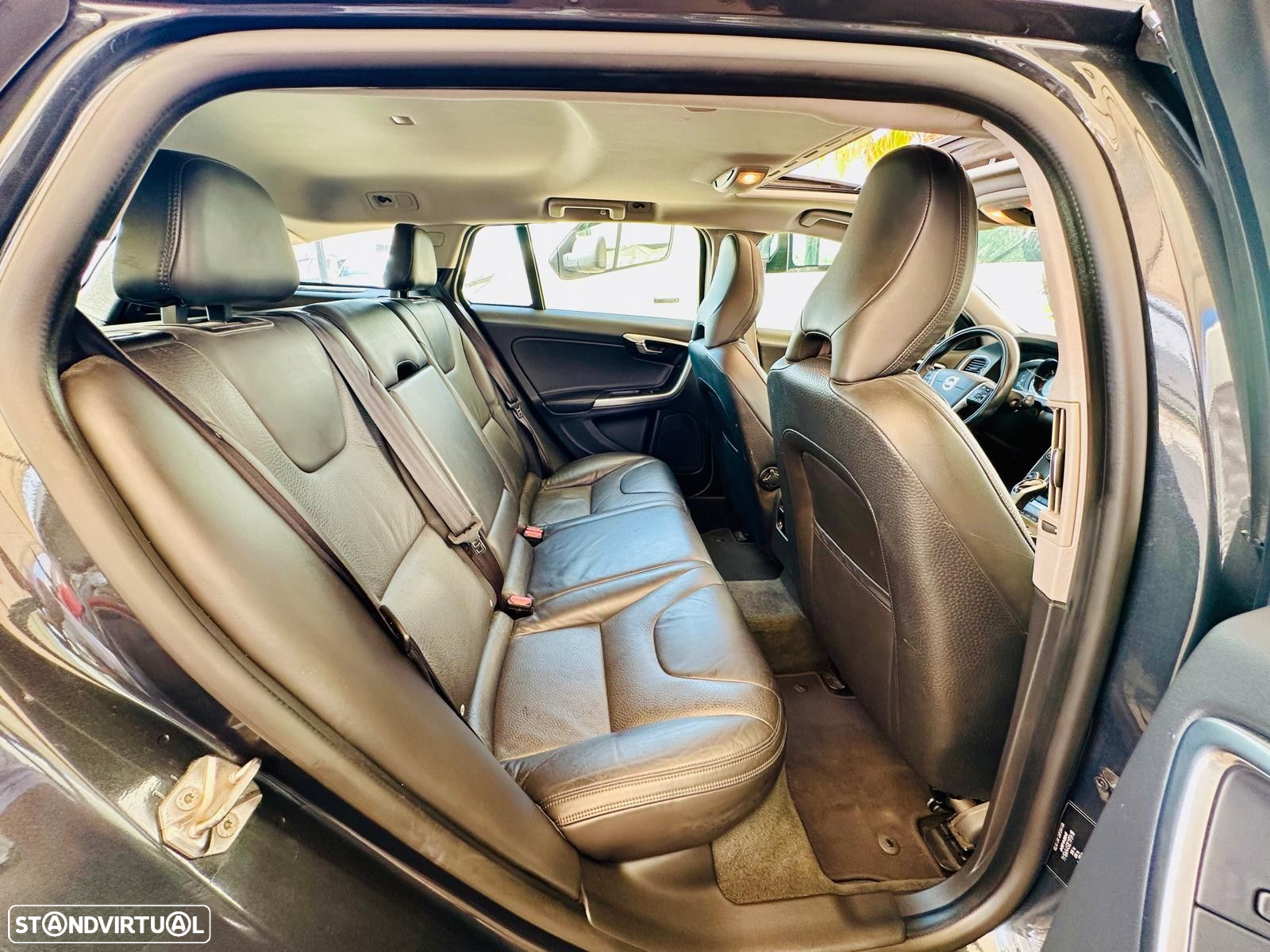 Volvo V60 2.4 D6 Momentum AWD Phev - 32