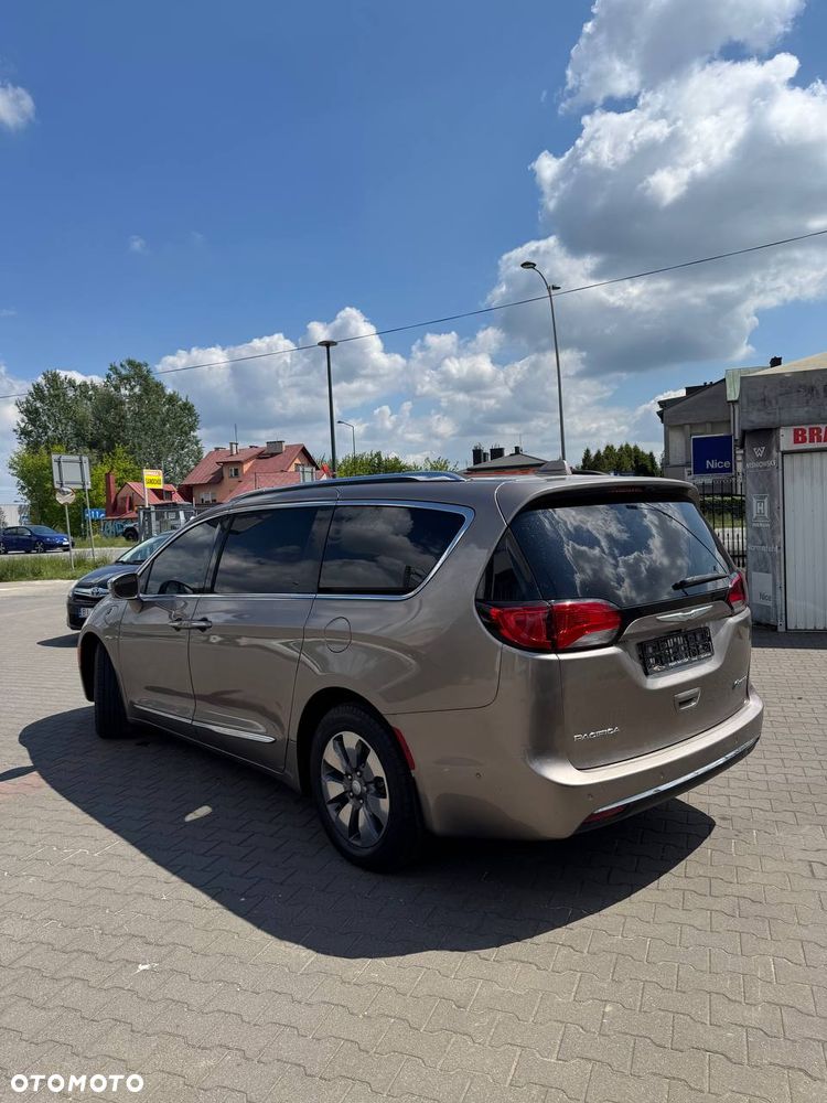 Chrysler Pacifica - 8