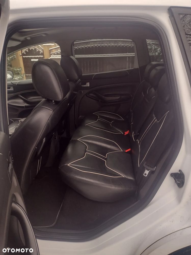 Ford Kuga - 24