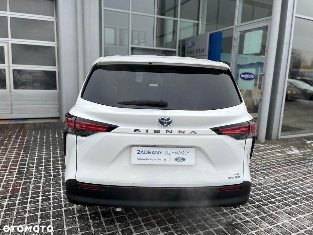 Toyota Sienna - 5