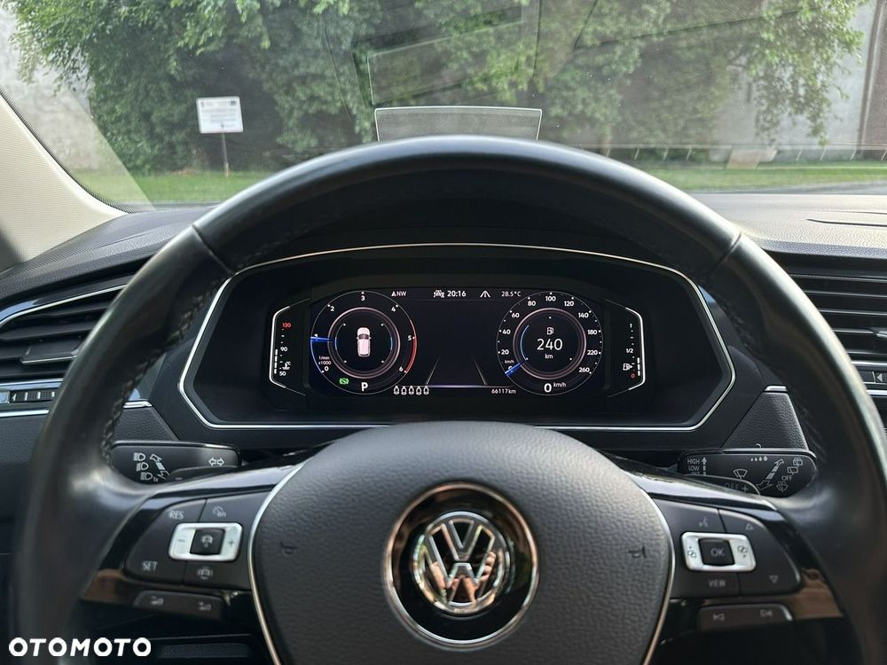 Volkswagen Tiguan Allspace - 16