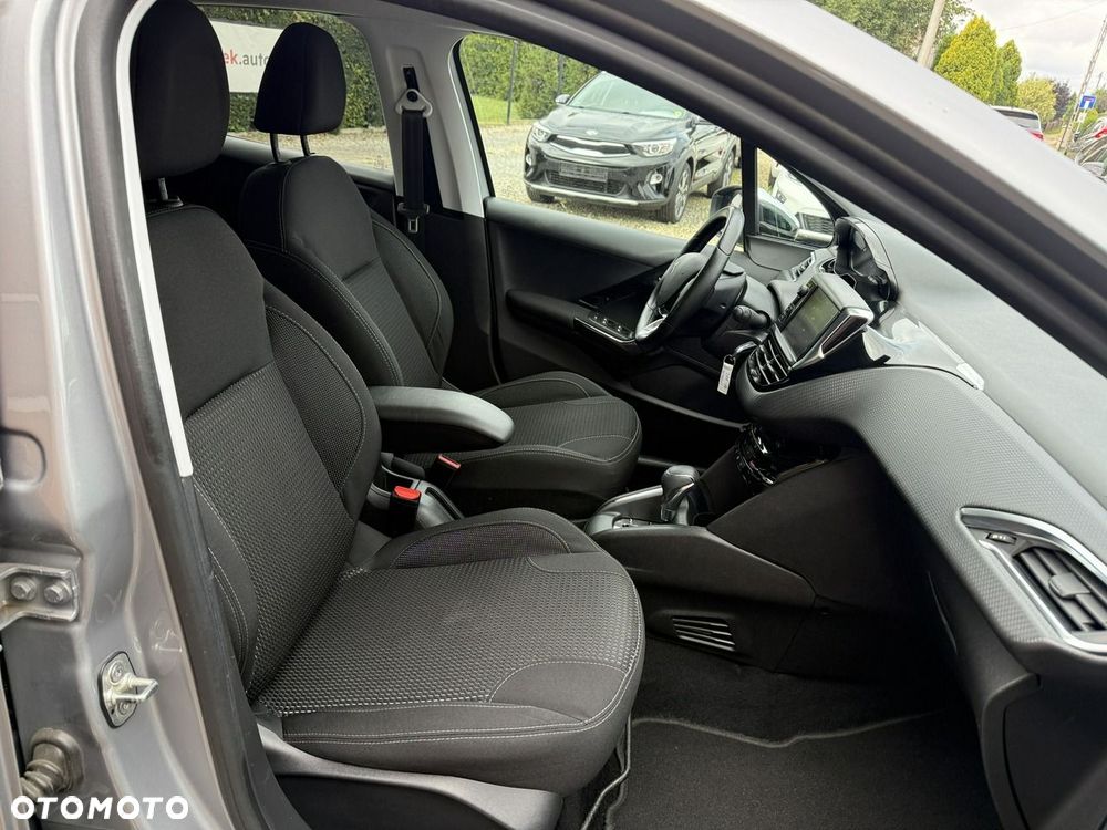 Peugeot 208 - 25