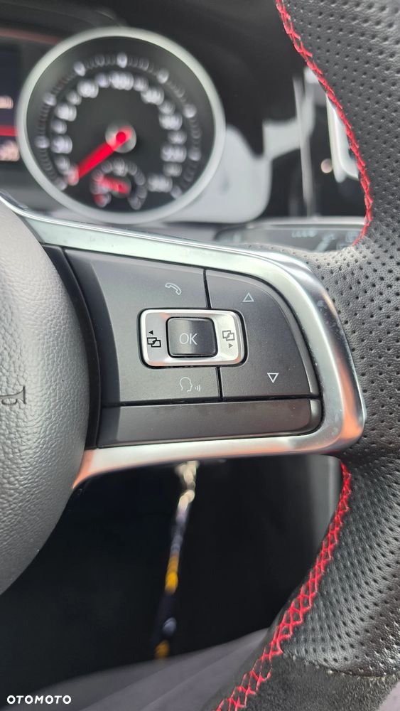 Volkswagen Golf - 18