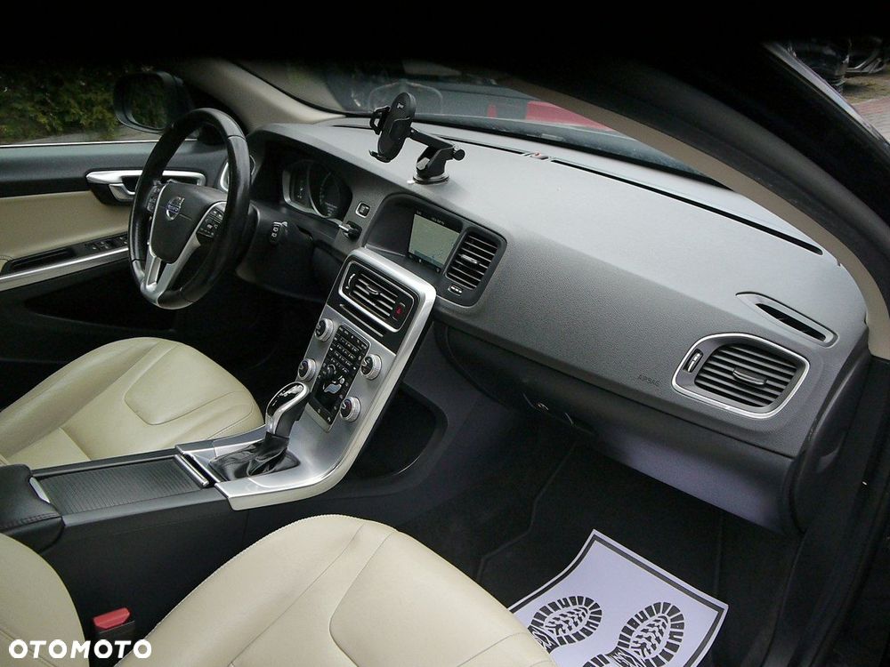 Volvo V60 D2 Drive-E Momentum - 27