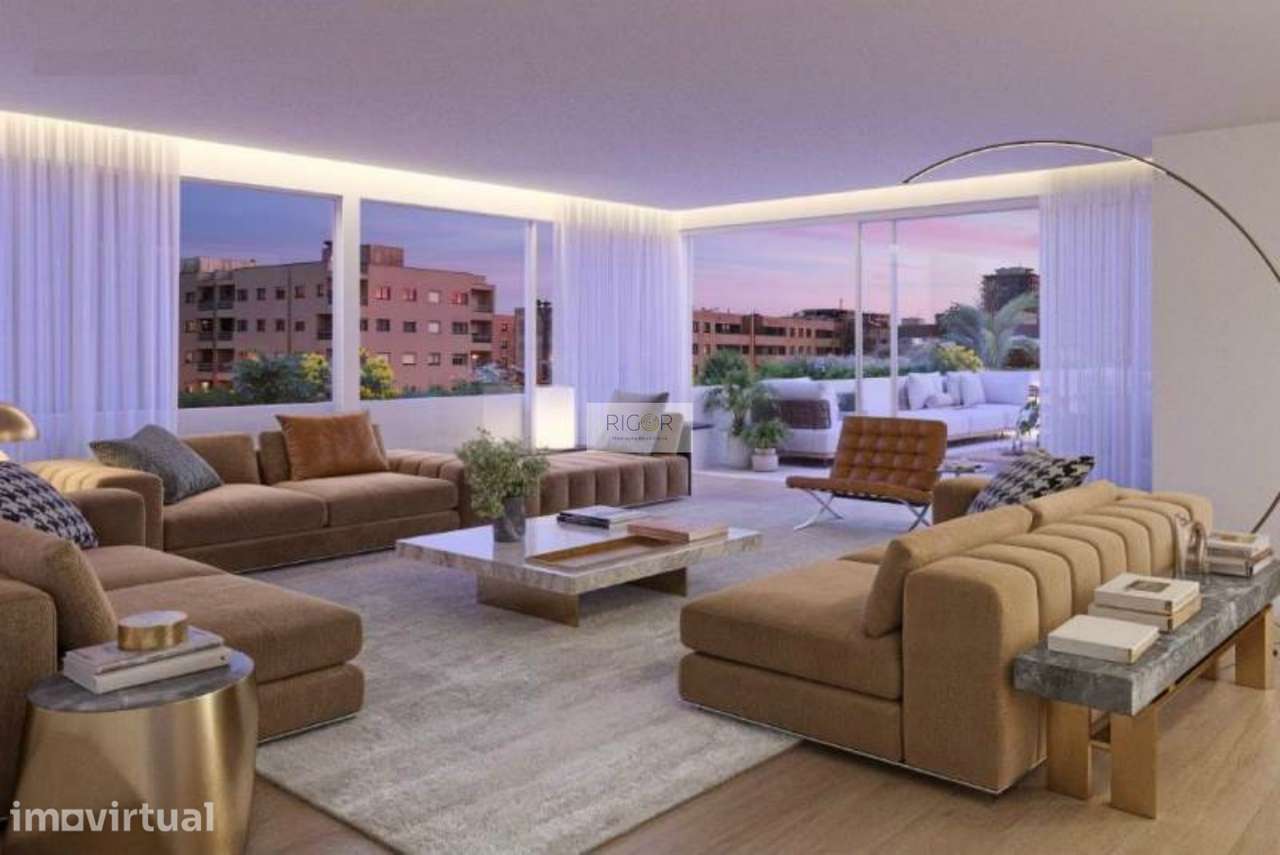 Apartamento T4 com pátio, 3 lugares de estacionamento e arrumo em Mato - Grande imagem: 3/11