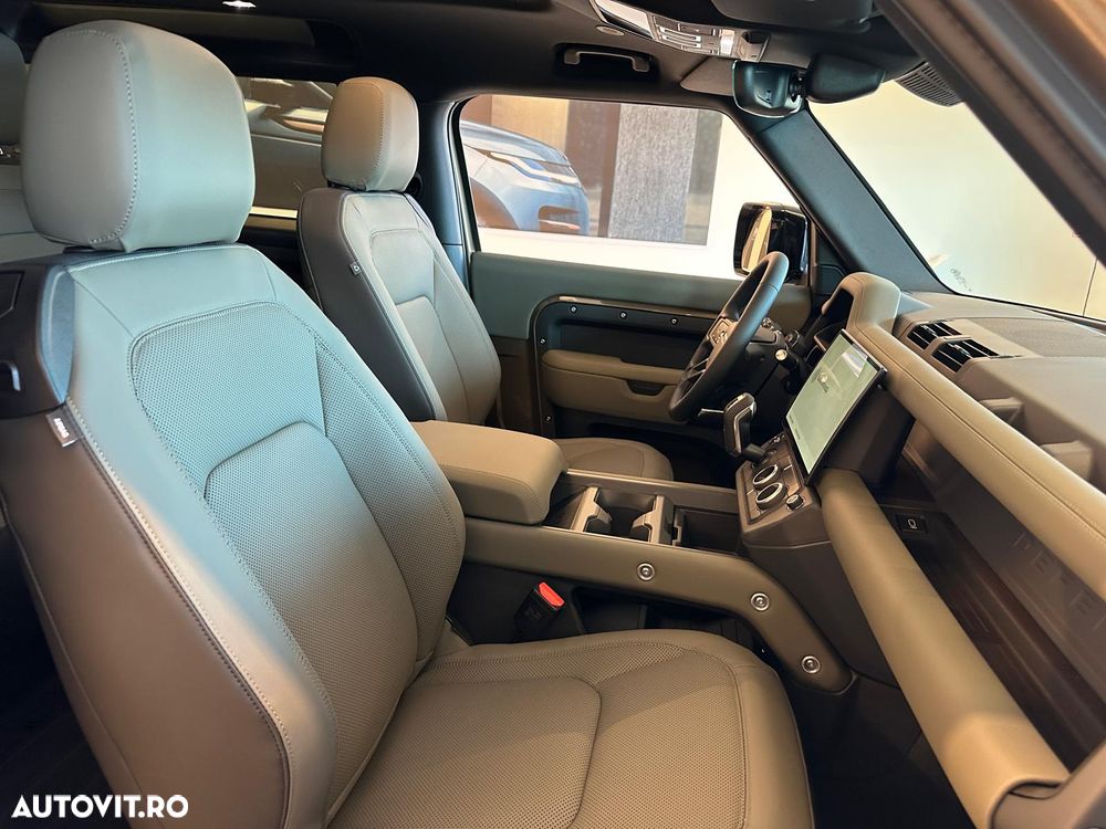 Land Rover Defender - 12