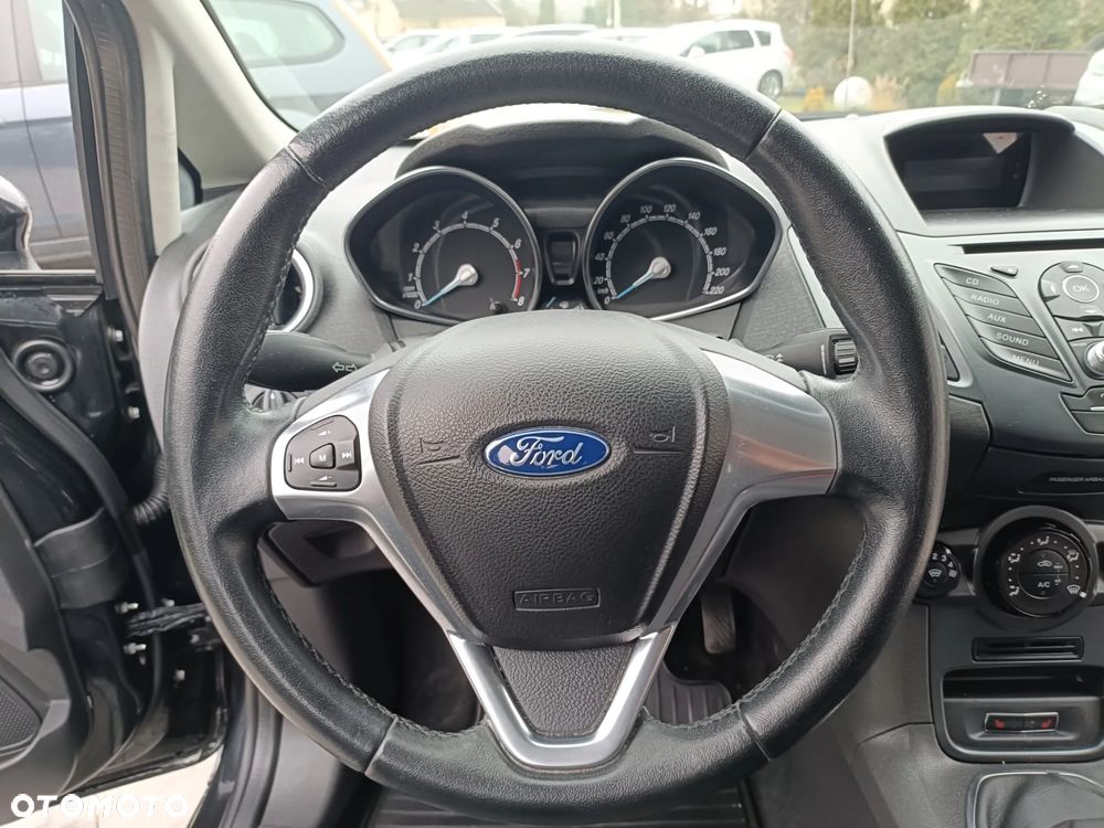 Ford Fiesta - 24