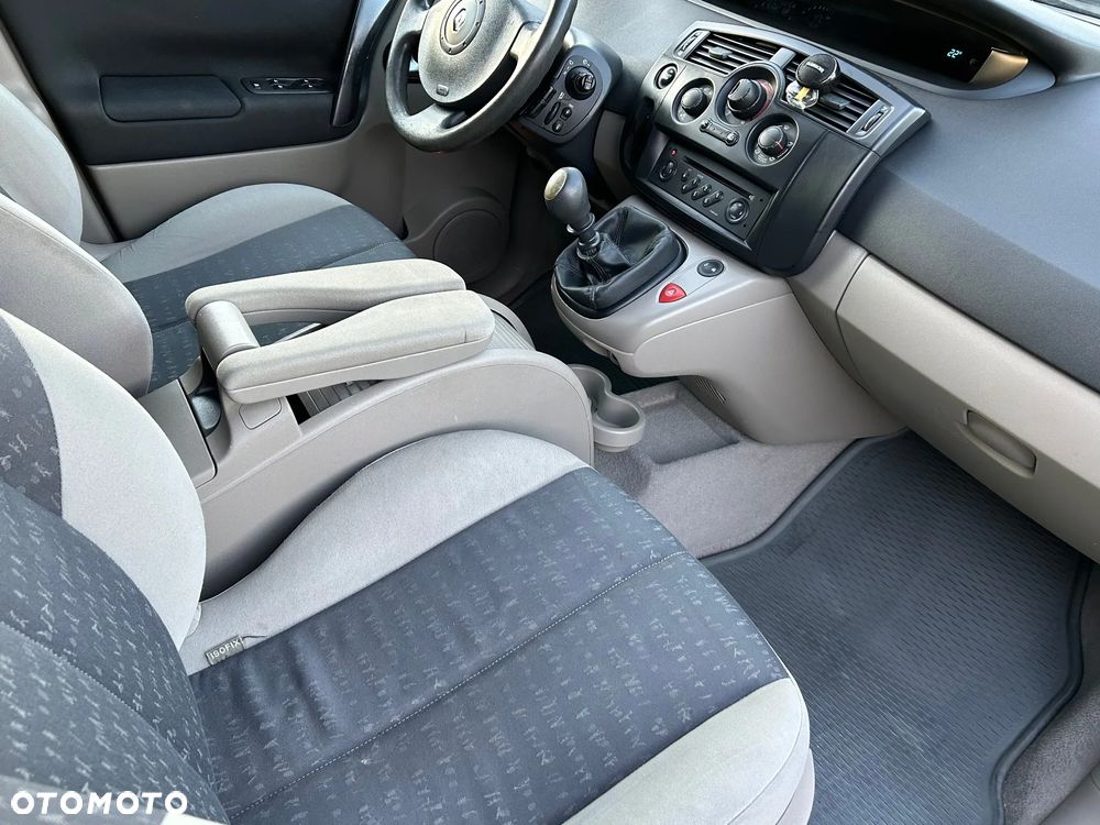 Renault Scenic 2.0 Confort Authentique - 21