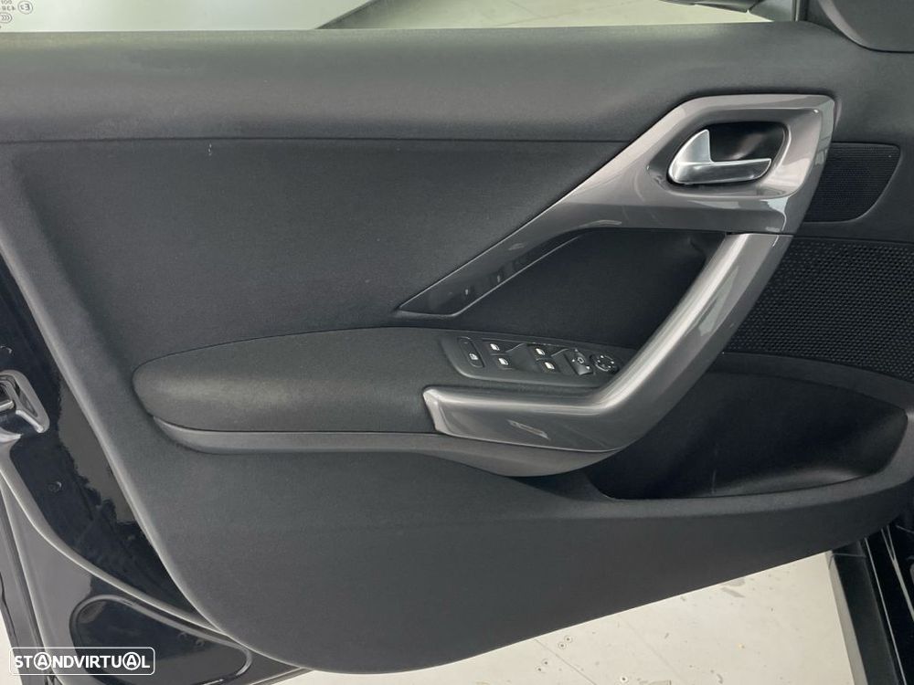 Peugeot 2008 1.2 PureTech Active - 17