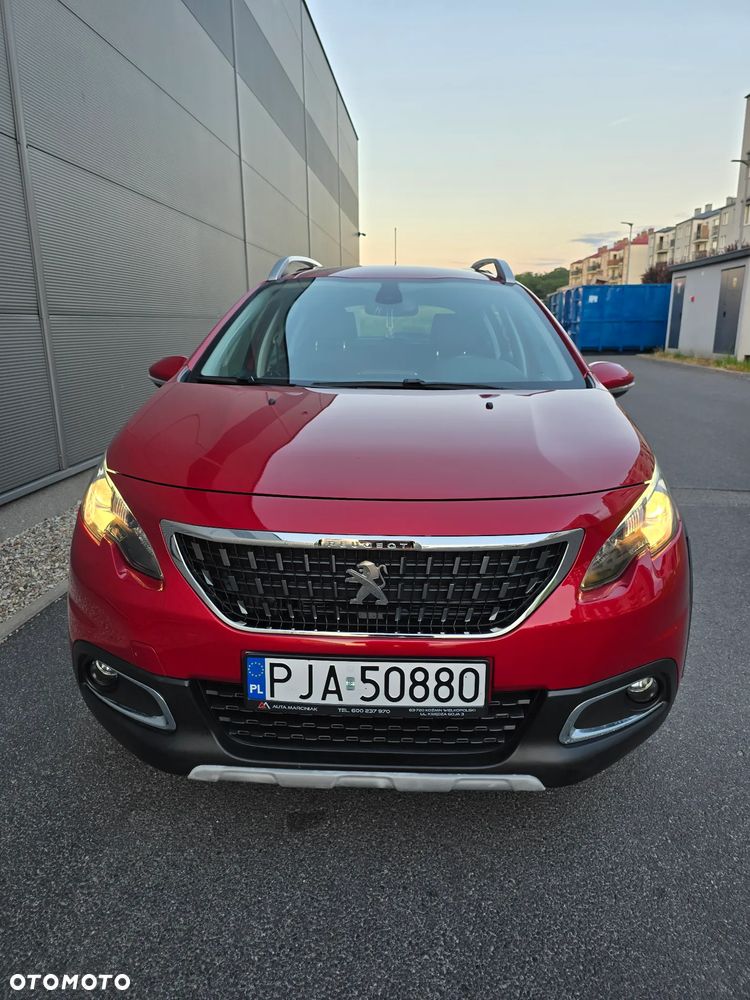 Peugeot 2008 1.2 Pure Tech GPF Signature S&S - 6