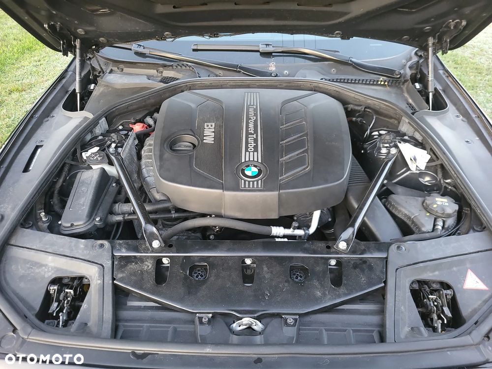 BMW Seria 5 525d xDrive - 13
