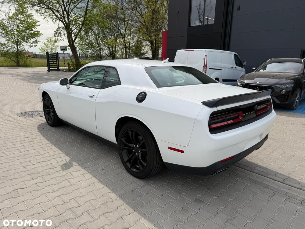 Dodge Challenger - 5