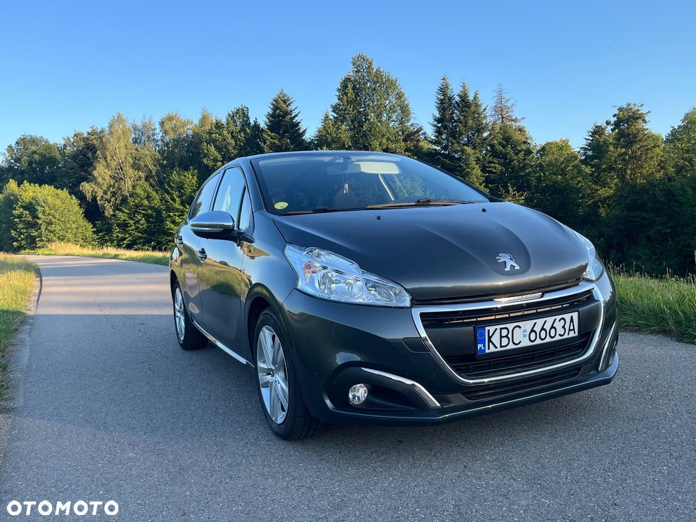 Peugeot 208 - 8