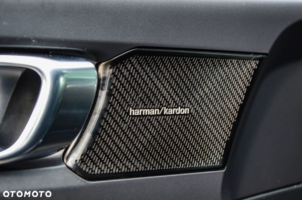 Volvo XC 40 T3 Momentum - 38