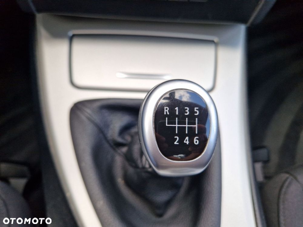 BMW Seria 3 318d - 15