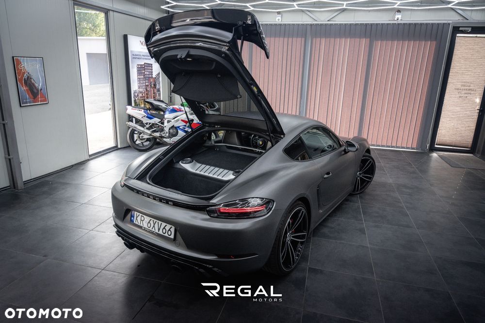Porsche 718 Cayman - 12