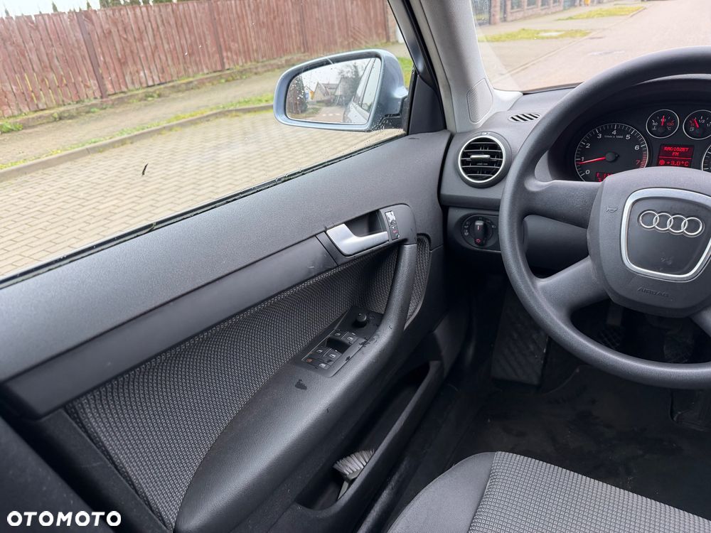 Audi A3 Sportback 1.6 FSI Ambiente - 20