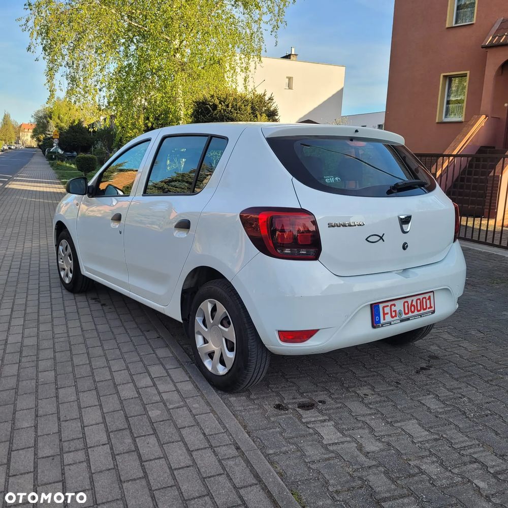 Dacia Sandero SCe 75 Essential - 10