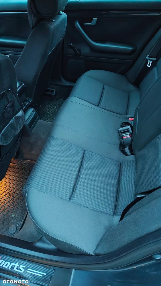 Audi A4 Limousine - 14