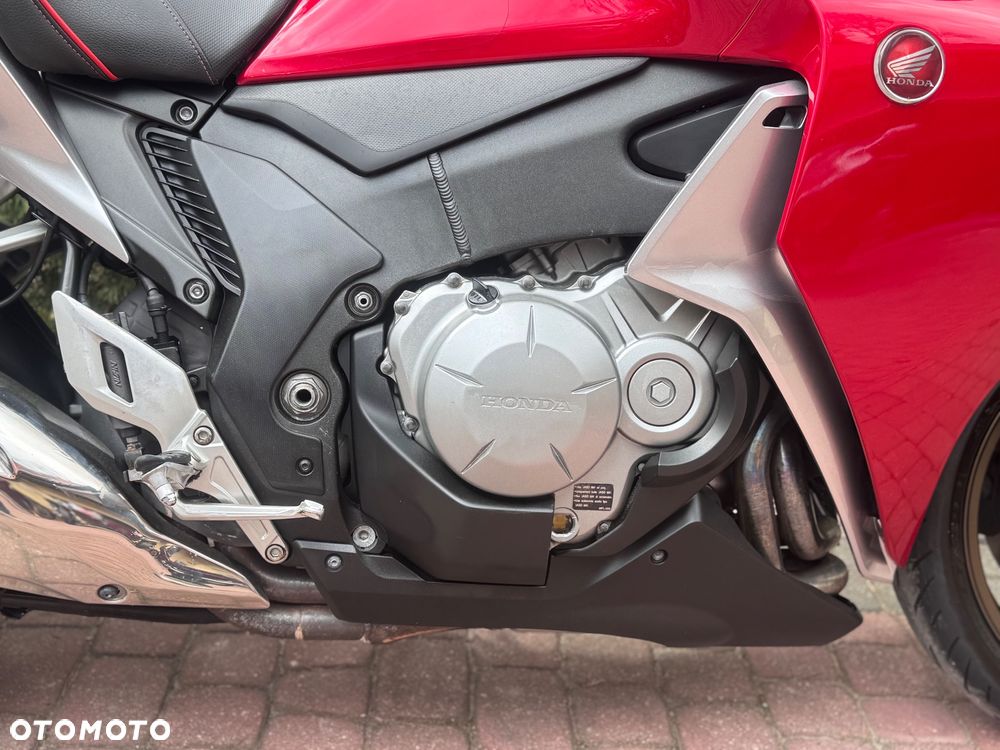 Honda VFR - 12