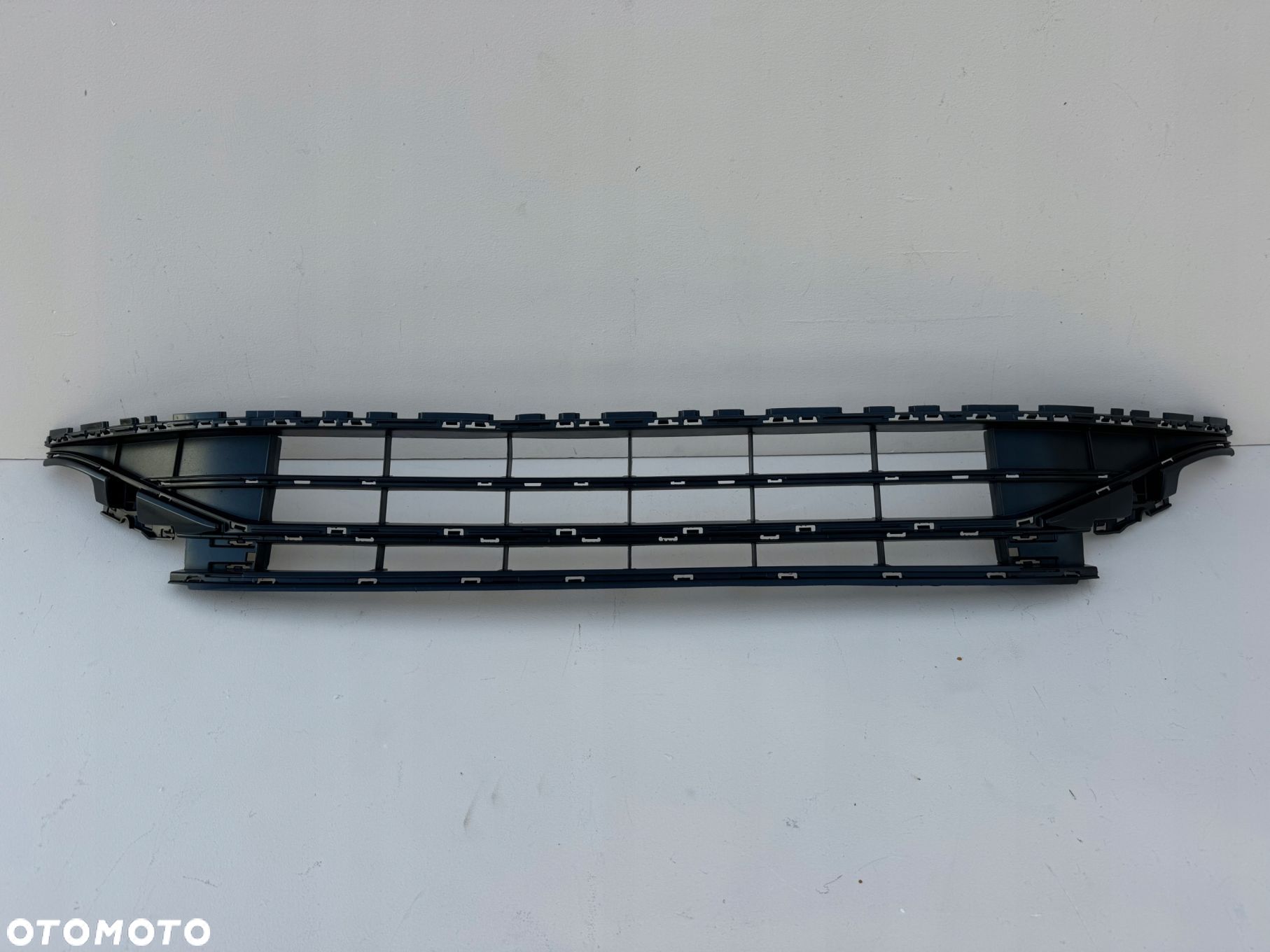 VW PASSAT B8 LIFT 18R- GRILL ATRAPA KRATKA ŚRODKOWA PRZÓD 3G0853677 - 1