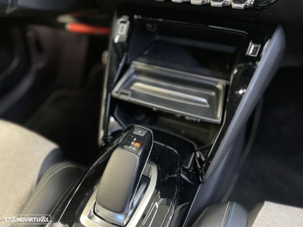 Peugeot e-2008 50 kWh GT - 25