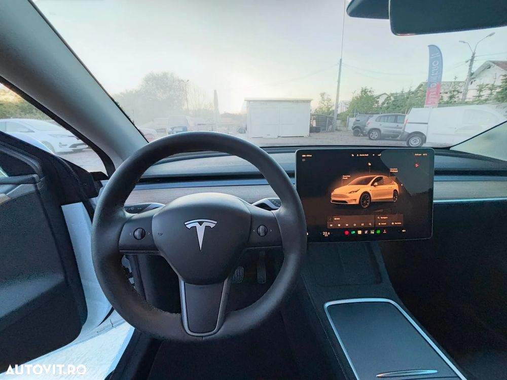 Tesla Model Y - 19
