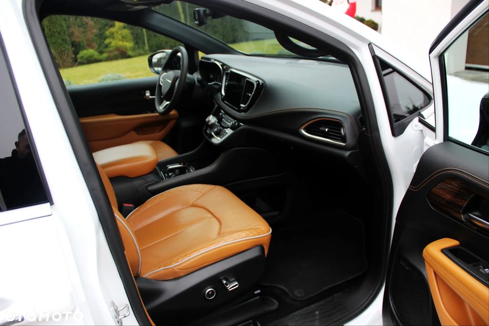 Chrysler Pacifica - 17