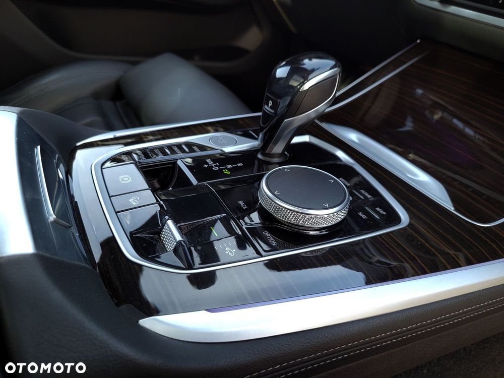 BMW X7 xDrive40d mHEV - 23