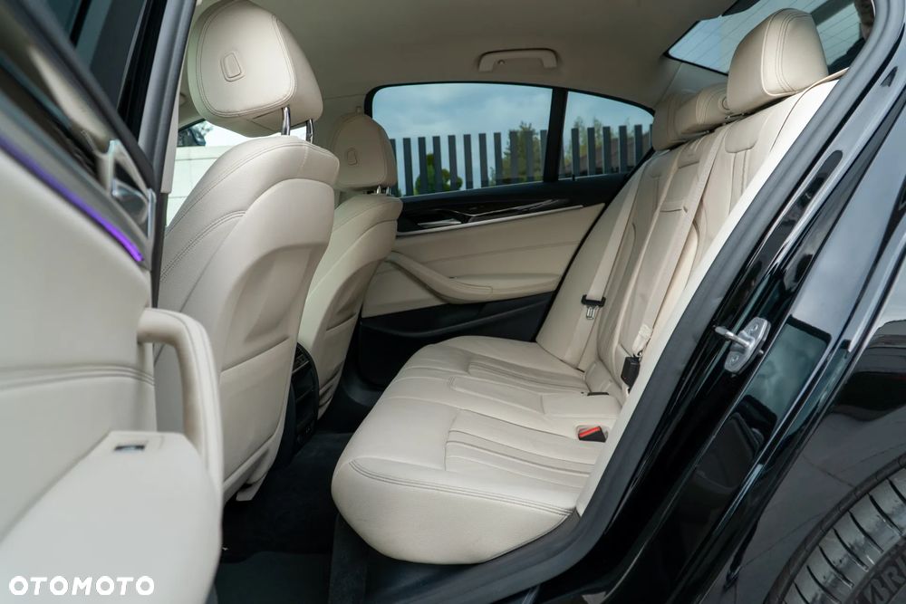 BMW Seria 5 520d xDrive Luxury Line - 7