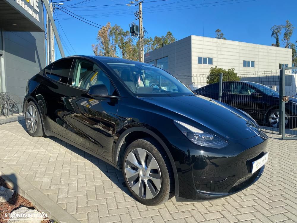 Tesla Model Y 2023 photo 2
