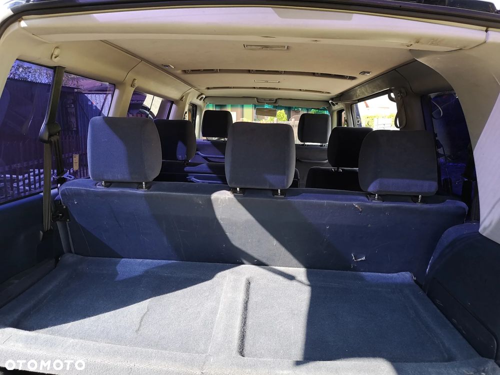 Volkswagen Caravelle - 12