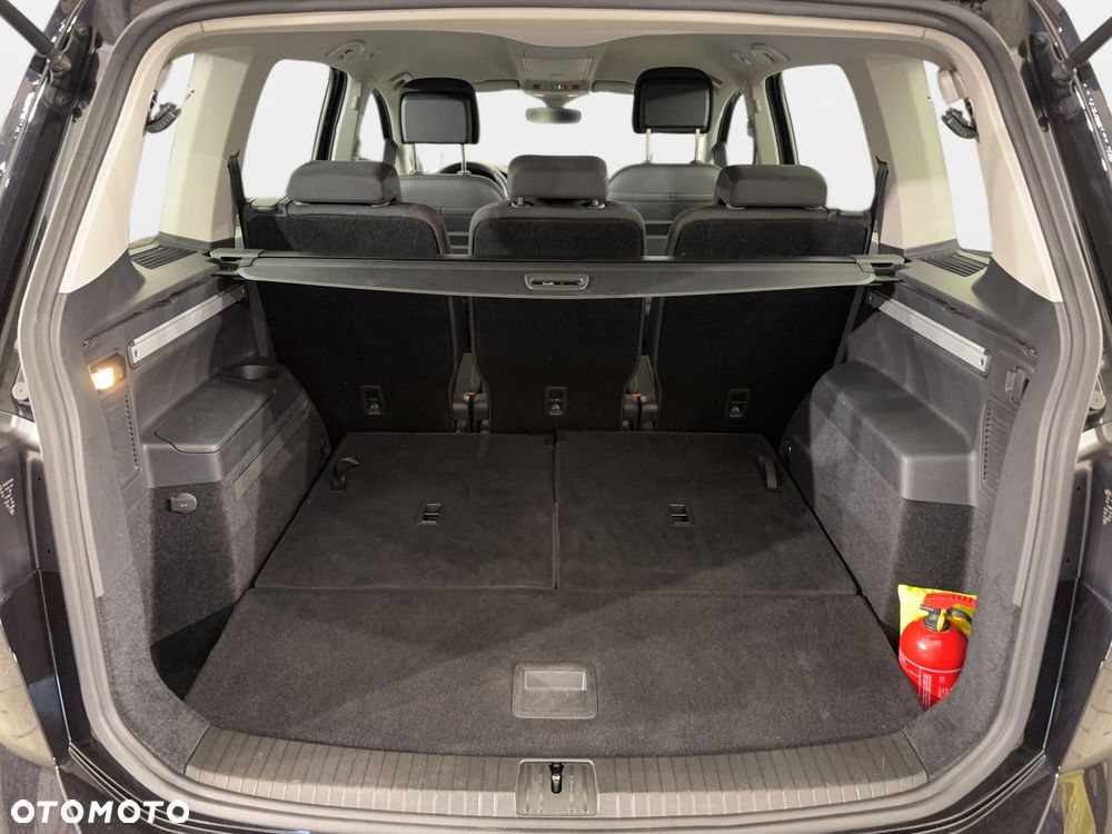 Volkswagen Touran - 19