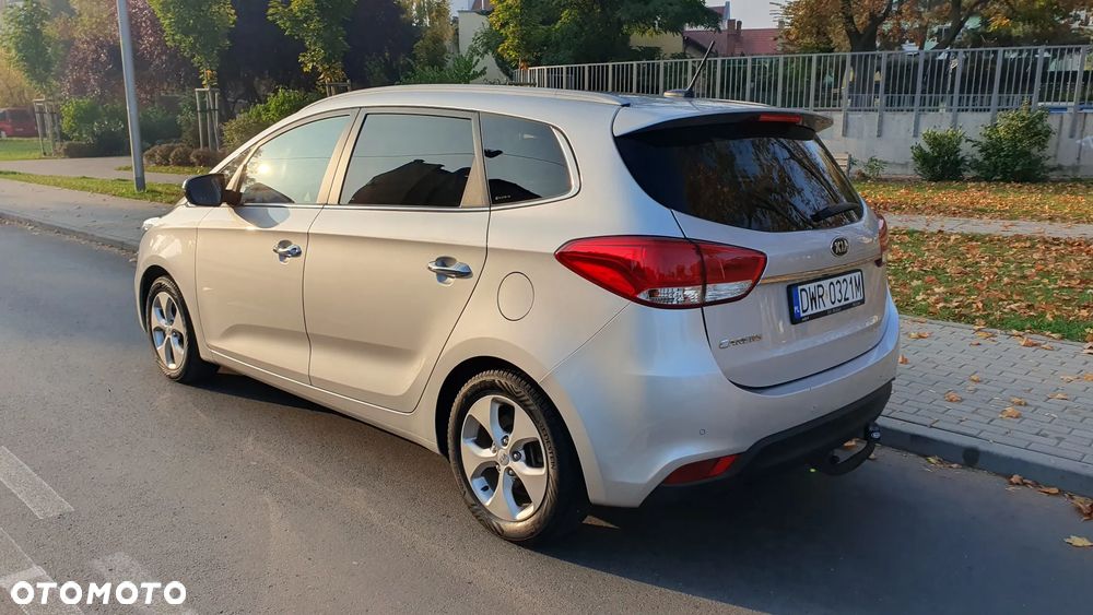Kia Carens - 5