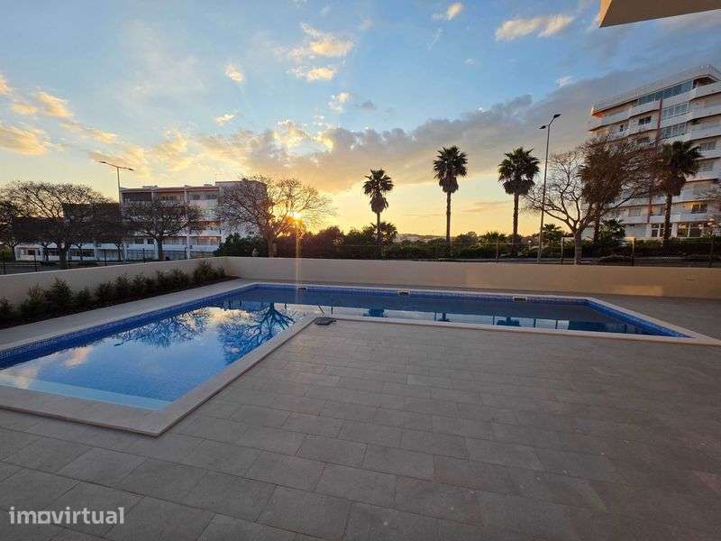 Arrenda-se T2 ano Ano na Urbanização Litoral Blue, Praia da Rocha - Grande imagem: 4/12