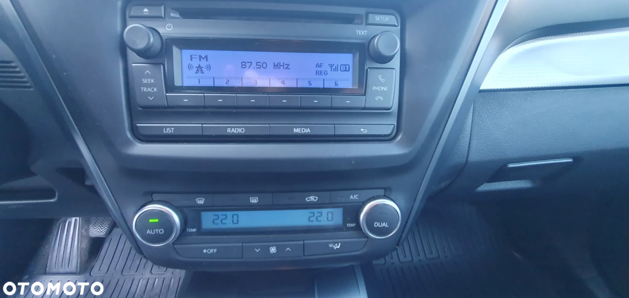 Toyota Avensis 2.0 D-4D Premium - 21