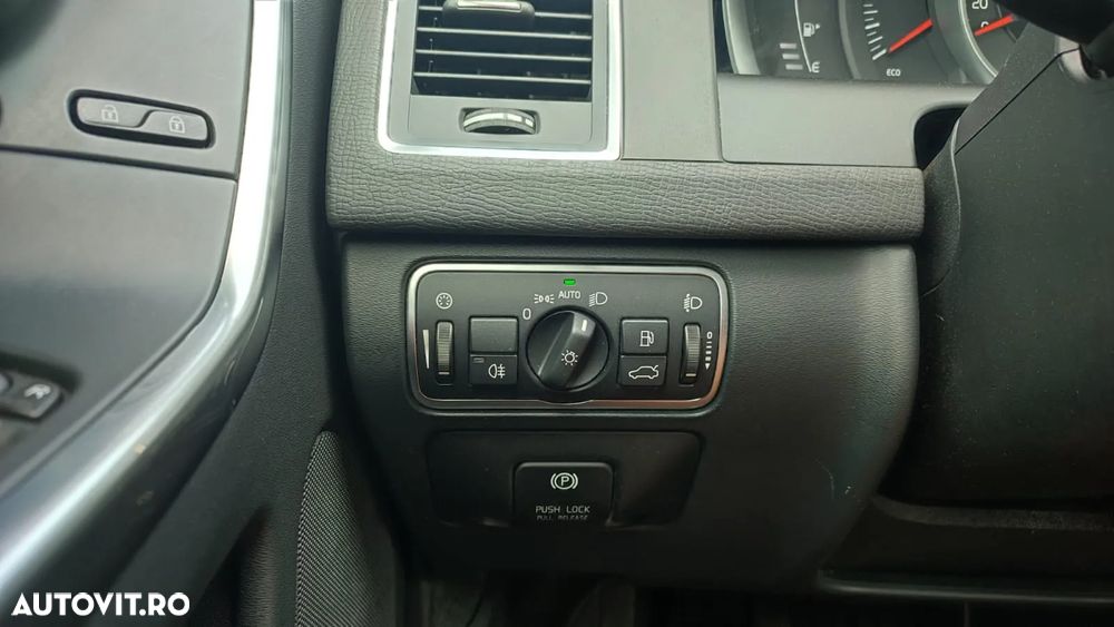 Volvo XC 60 D3 Momentum - 9