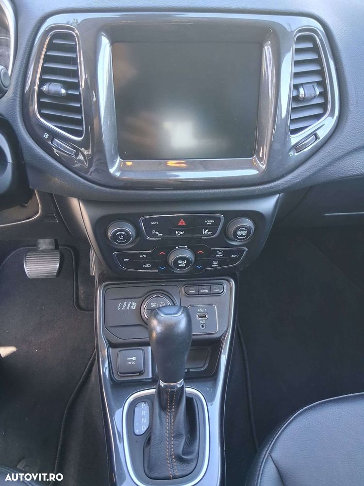 Jeep Compass - 11