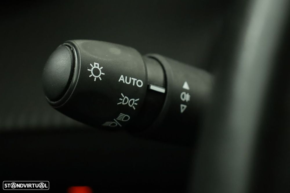 Peugeot 2008 1.2 PureTech Allure Pack EAT8 - 17