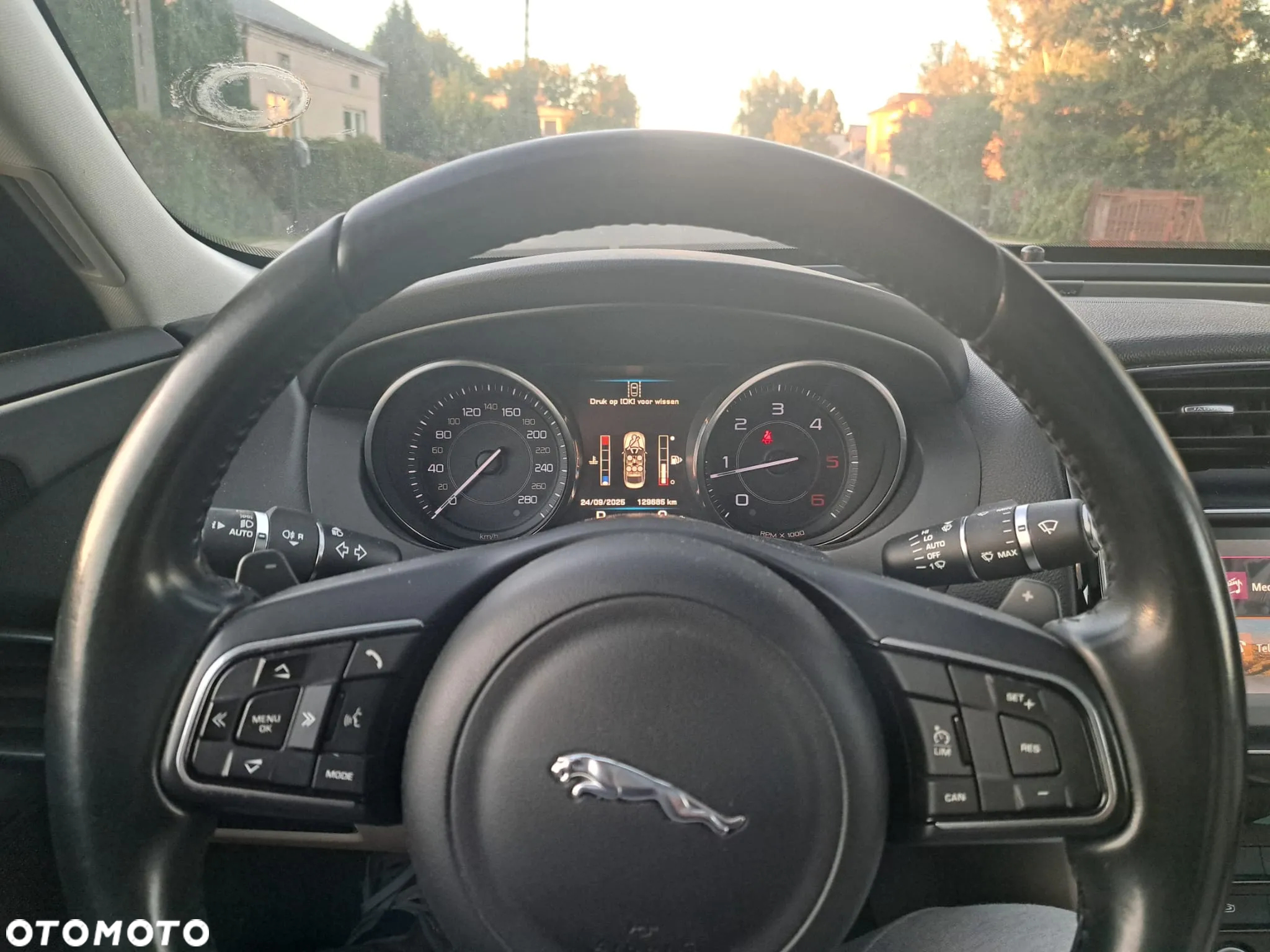 Jaguar XE 2.0 D Prestige - 15