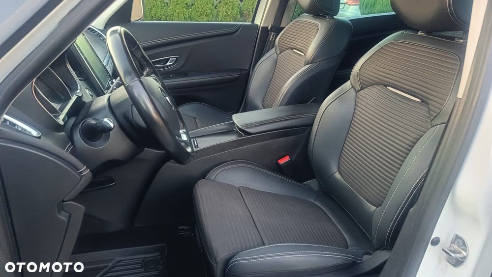 Renault Grand Scenic - 10