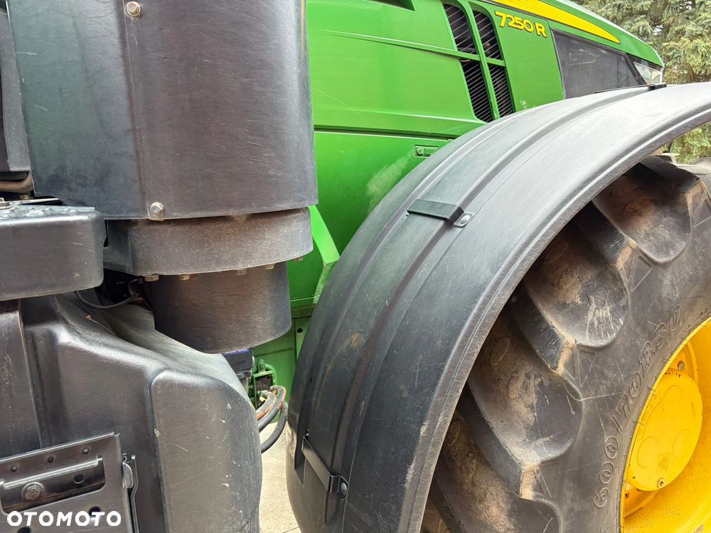 John Deere 7250R - 19