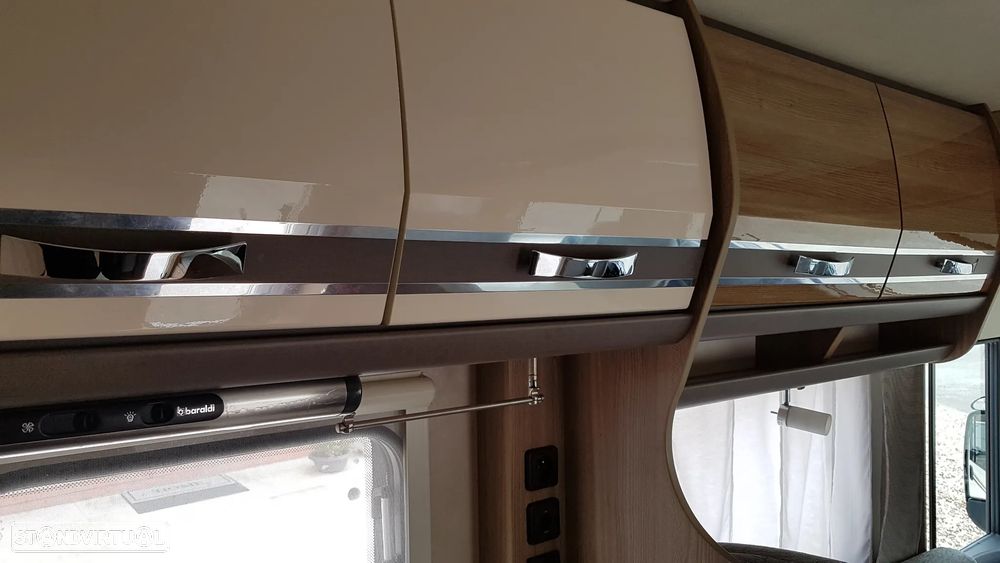 Rapido Serie 8F 891F Cama Central - 24