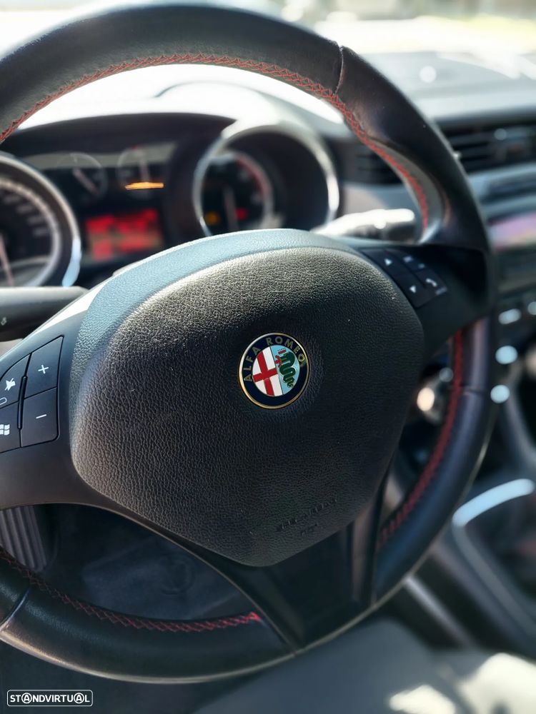 Alfa Romeo Giulietta 1.6 JTDM Veloce - 25