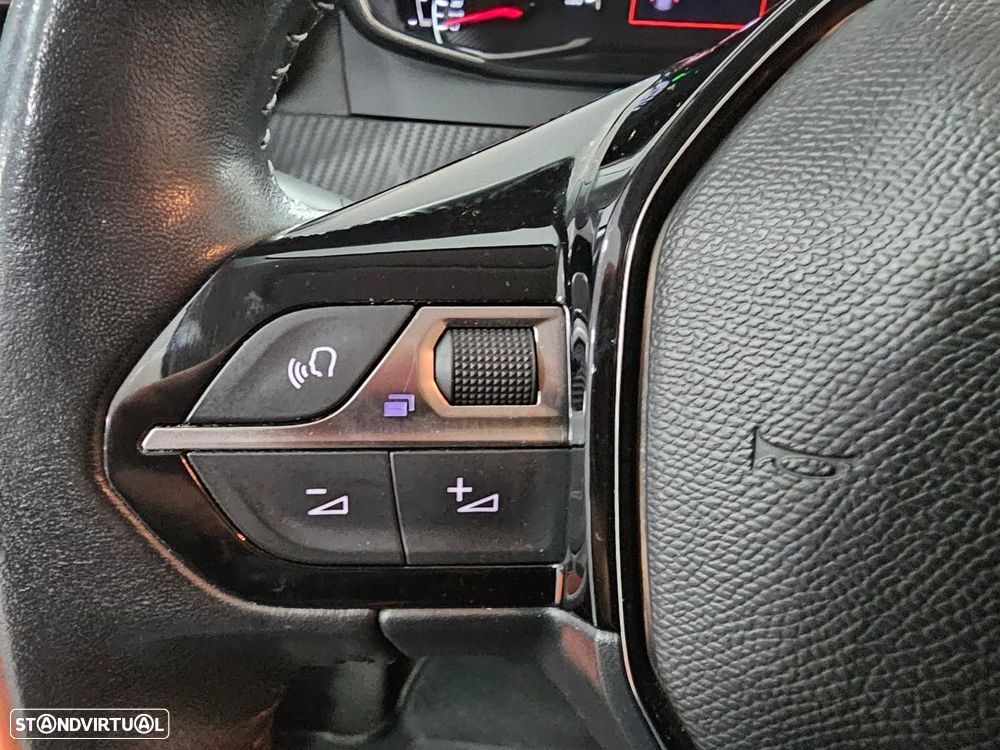Peugeot 208 - 16