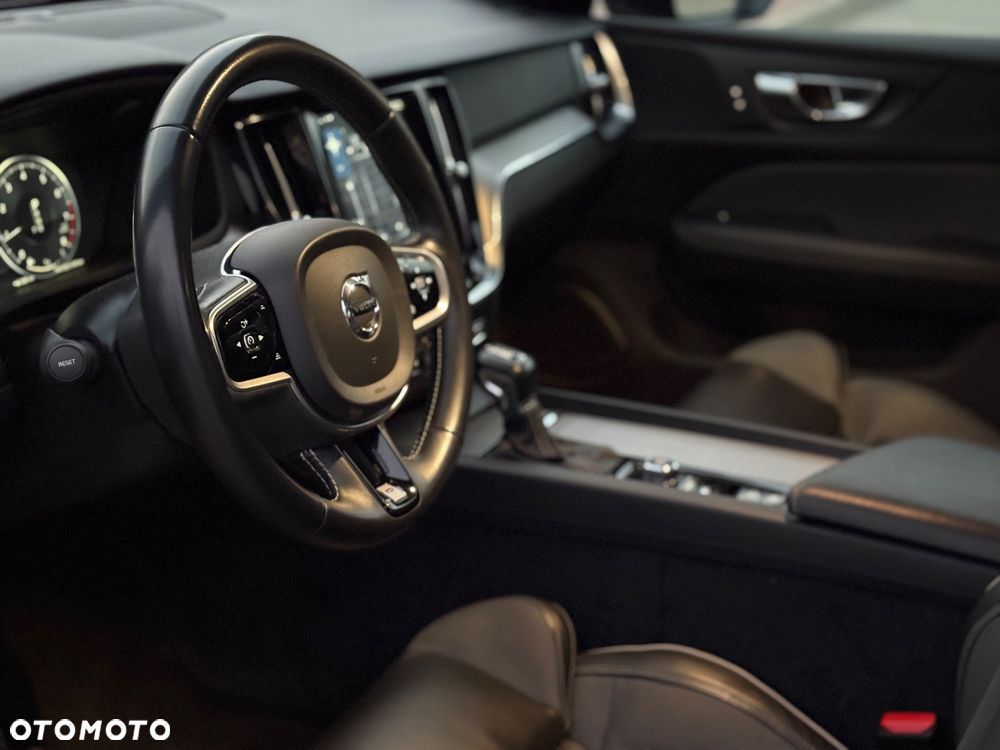 Volvo S60 T4 R-Design - 9